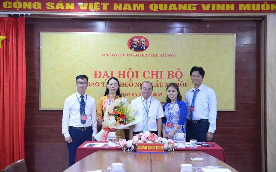 Chi bộ Sinh viên Sư phạm, chi bộ Viện Đào tạo theo nhu cầu xã hội tổ chức thành công Đại hội NK 2025 - 2027